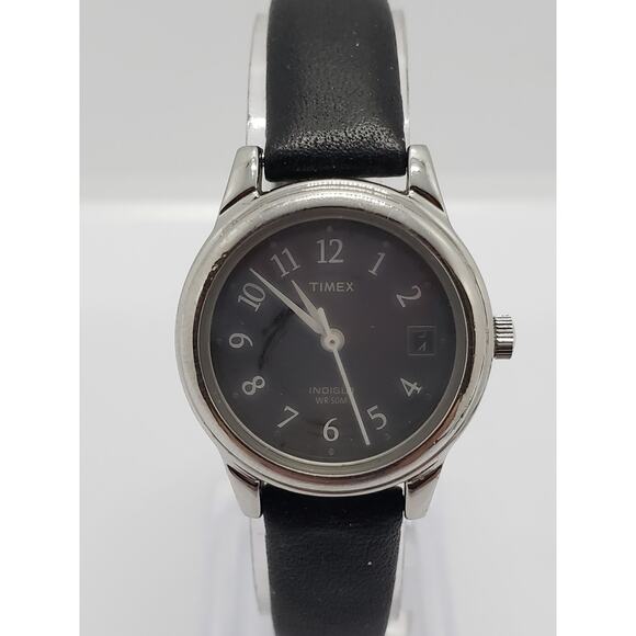 Timex Indiglo Men's dress watch. Large face. Water resistant. CR1216CELL P2